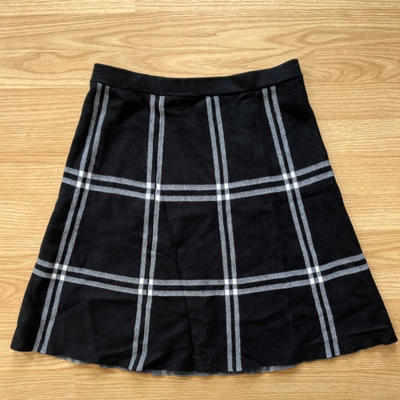 Saks Fifth Avenue matching sweater and skirt set - Picture 2 of 2